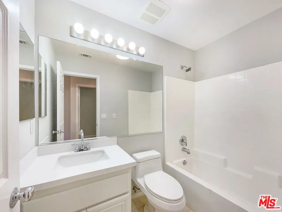 24130 Tango Drive, Valencia, California 91354 home-pic-25